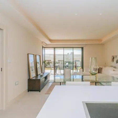 Daire Beautiful Velaya Beachfront 2 Bedrooms Rdr496 Estepona