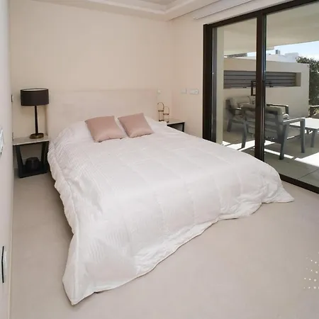 Beautiful Velaya Beachfront 2 Bedrooms Rdr496