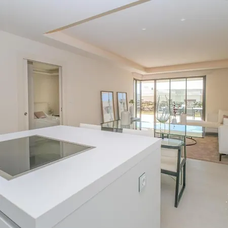 Beautiful Velaya Beachfront 2 Bedrooms Rdr496