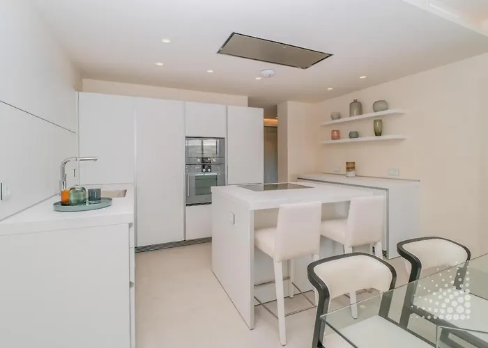 Appartement Beautiful Velaya Beachfront 2 Bedrooms Rdr496