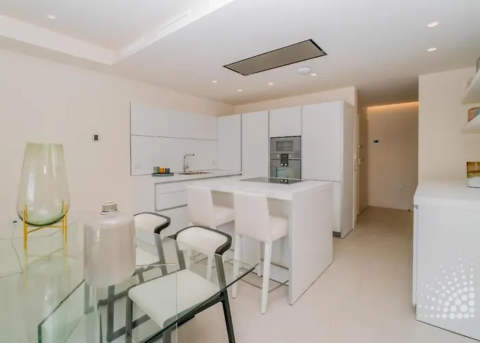 Beautiful Velaya Beachfront 2 Bedrooms Rdr496 *