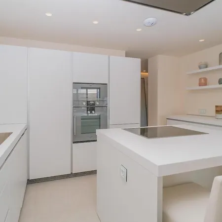 Beautiful Velaya Beachfront 2 Bedrooms Rdr496 *